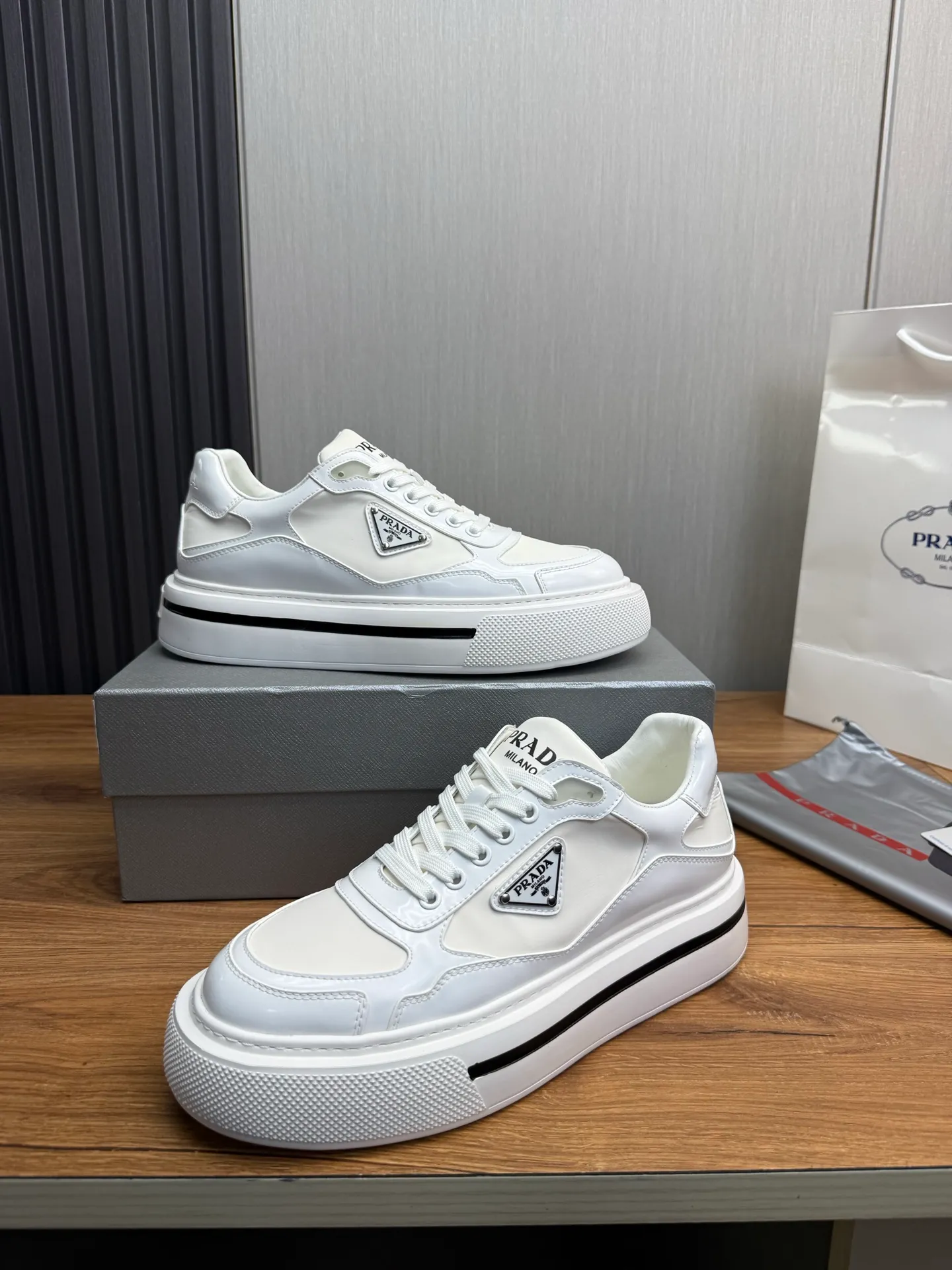 Men's shoes 💰580💰 [PRADA] Hot-selling men's shoes shipped 👏Official website synchronized ⬆️ Original cowhide fabric + cowhide lining, cowhide feet 🐮 1:1 shipment ✔️Original original sole, 38-45 (45. Customized, non-refundable)